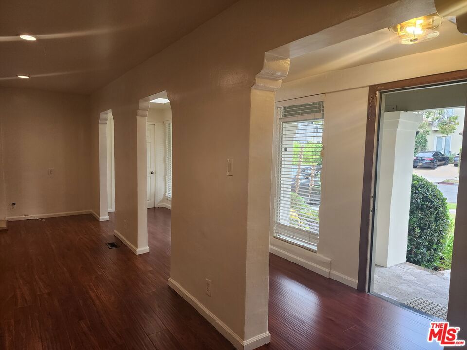 Properties 1 328 S Oakhurst Drive