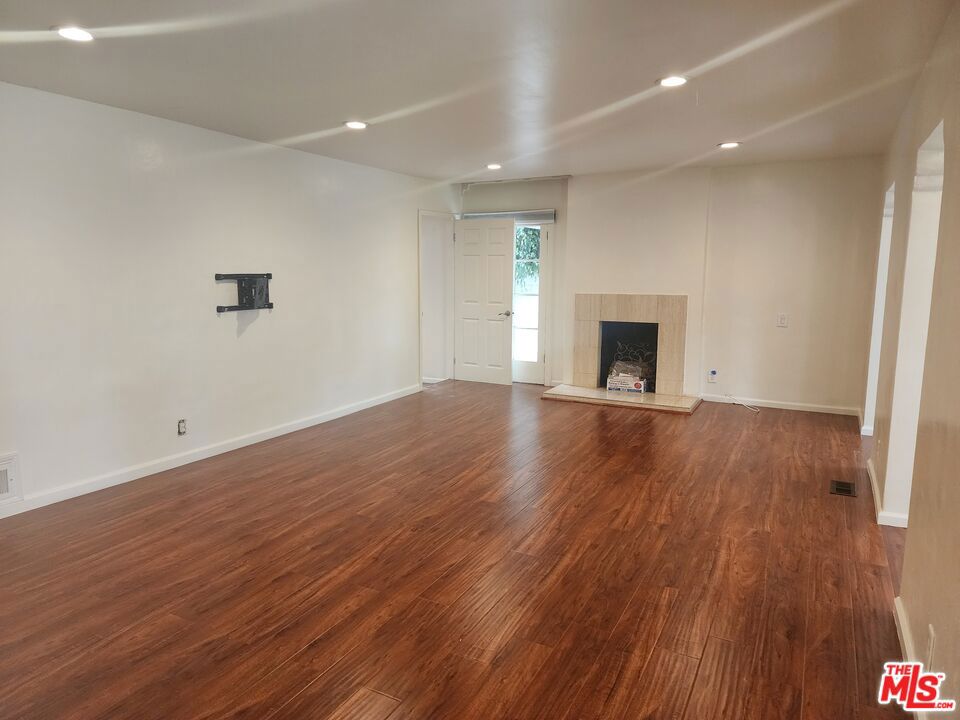 Properties 2 328 S Oakhurst Drive