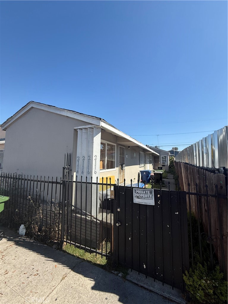 This QUAD is great for an FHA buyer who can live in the VACANT STUDIO while renting out the other 3 units. It provides a great income for any home buyer or investors who would like to have a positive cash flow from day way. POSSIBLY ZONED FOR A MOTEL- BUYER TO CONFIRM!
The units are THREE studios and ONE - 1 bedroom 1 bath with one of the STUDIO's BEING DELIVERED VACANT!
Tenants are mix of section 8 and other government subsidies and one traditional tenant with all rents always being paid on time and super easy going tenants. The rents are $1750 and $950 for each studio and one studio is becoming vacant while the 1 bedroom is getting $1850 in rent. In addition, the 3 parking spots are rented out to a separate entity at $400/ month with a 1 year lease agreement (8 months to go).
A TOTAL OF $6300 monthly income or $75,600/ annual income with the last studio being rented out at $1750 as well and a TOTAL OF $81,400/ annually including the parking income.
This wont last so submit your offer today!