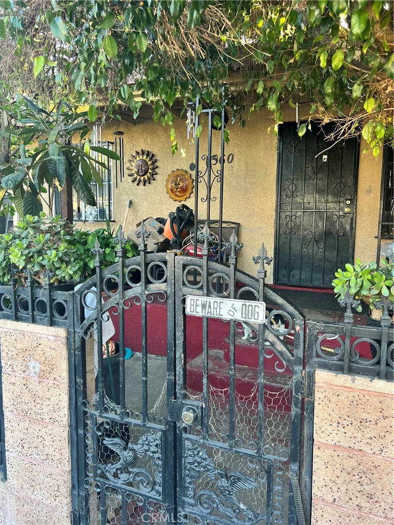 This QUAD is great for an FHA buyer who can live in the VACANT STUDIO while renting out the other 3 units. It provides a great income for any home buyer or investors who would like to have a positive cash flow from day way. POSSIBLY ZONED FOR A MOTEL- BUYER TO CONFIRM!
The units are THREE studios and ONE - 1 bedroom 1 bath with one of the STUDIO's BEING DELIVERED VACANT!
Tenants are mix of section 8 and other government subsidies and one traditional tenant with all rents always being paid on time and super easy going tenants. The rents are $1750 and $950 for each studio and one studio is becoming vacant while the 1 bedroom is getting $1850 in rent. In addition, the 3 parking spots are rented out to a separate entity at $400/ month with a 1 year lease agreement (8 months to go).
A TOTAL OF $6300 monthly income or $75,600/ annual income with the last studio being rented out at $1750 as well and a TOTAL OF $81,400/ annually including the parking income.
This wont last so submit your offer today!