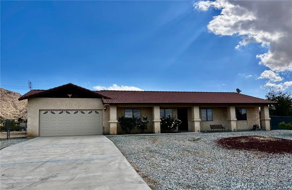 15855 WINTUN RD, APPLE VALLEY, CA 92307 - Image b1ddf8486b74bb72c79c67706b4a5234/545299513