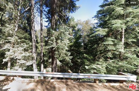 Photo of 0 Community Drive, Lake Arrowhead, CA 92352 (MLS # 25524491)