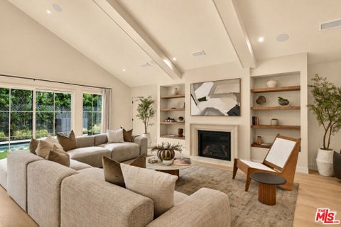 Photo of 12610 Sarah Street, Studio City, CA 91604 (MLS # 26856771)