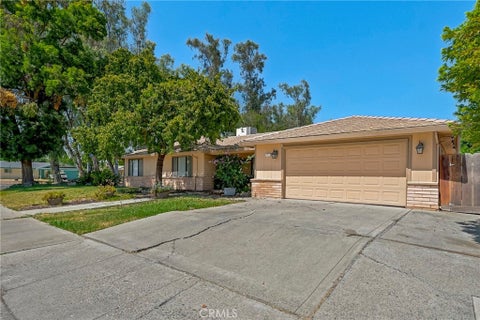 Photo of 587 W Donna Drive, Merced, CA 95348 (MLS # MC26182902)
