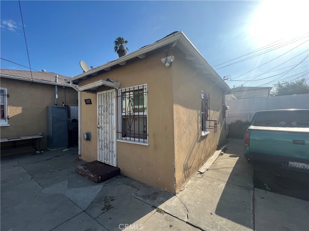 Bright, clean, private Studio Home on a triplex gated lot. Studio home has a separate bathroom, separate kitchen and a Walkin closet, wood and tile flooring with new water heater, heating unit and 2 burner electric stove This home is located in the back of the property with one onsite parking space. Water and Gardener included in the rent, tenant responsible for gas and electricity cost.