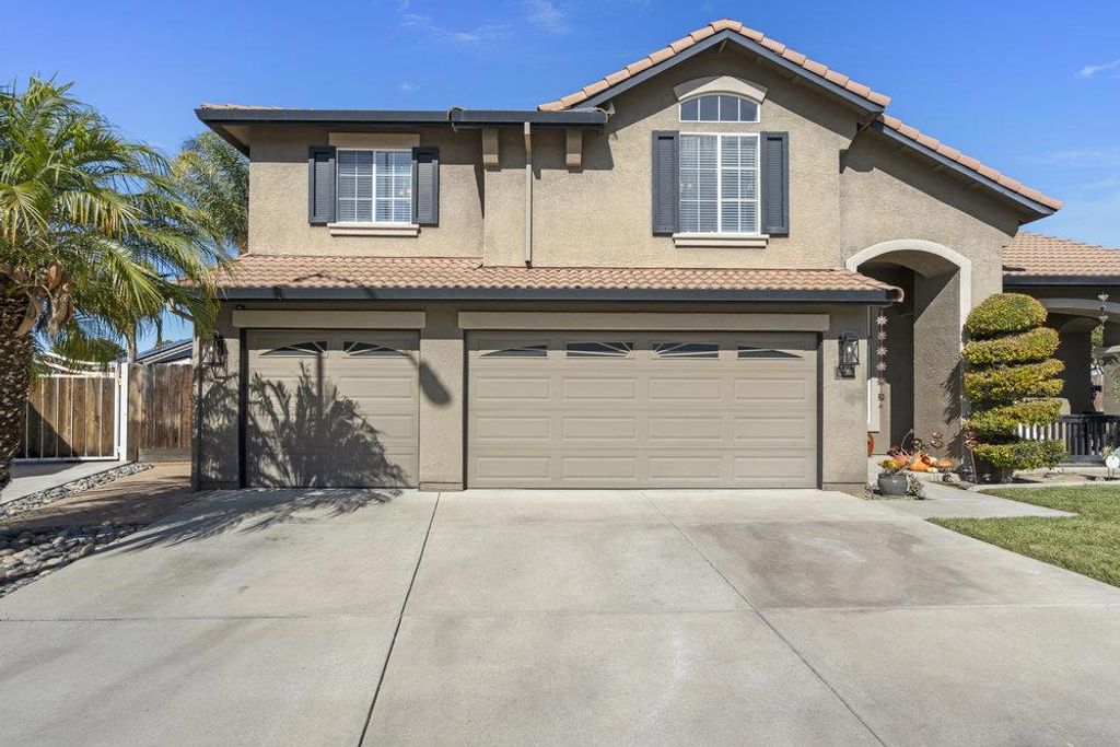 Photo of 2230 Ventana Court, Hollister, CA 95023 (MLS # ML82025611)