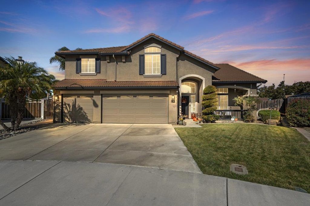 Photo of 2230 Ventana Court, Hollister, CA 95023 (MLS # ML82025611)