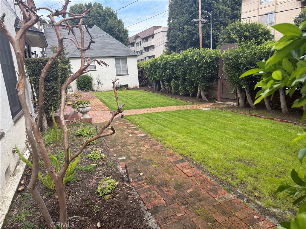 1437 Greenfield Avenue