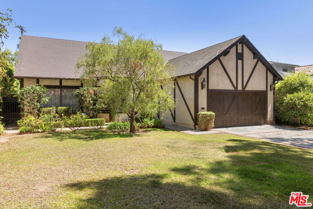 Photo of 739 24th Street, Santa Monica, CA 90402 (MLS # 26918413)
