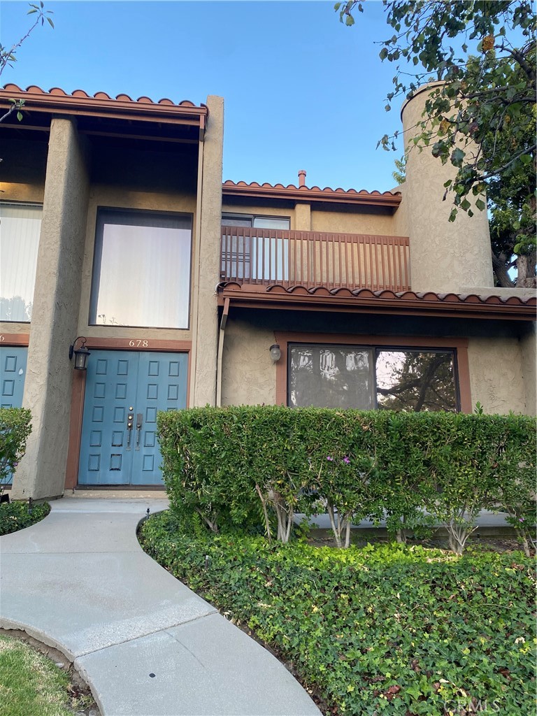 678 Rosewood