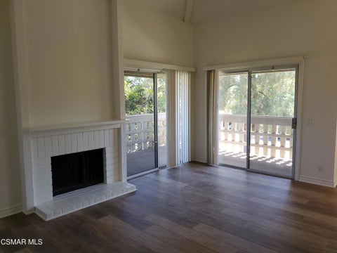 Photo of 427 Arbor Lane Court #206, Thousand Oaks, CA 91360 (MLS # 226004144)