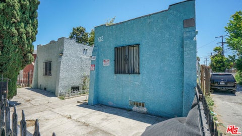 Photo of 612 E 83rd Street, Los Angeles, CA 90001 (MLS # 26860481)