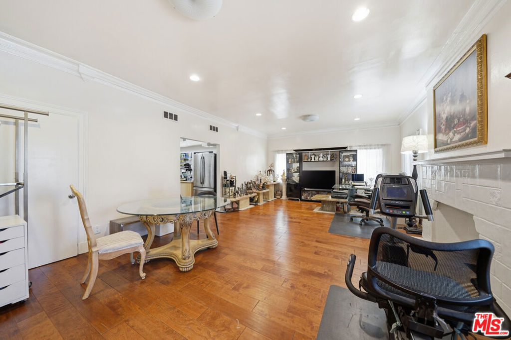 826 Crenshaw Boulevard