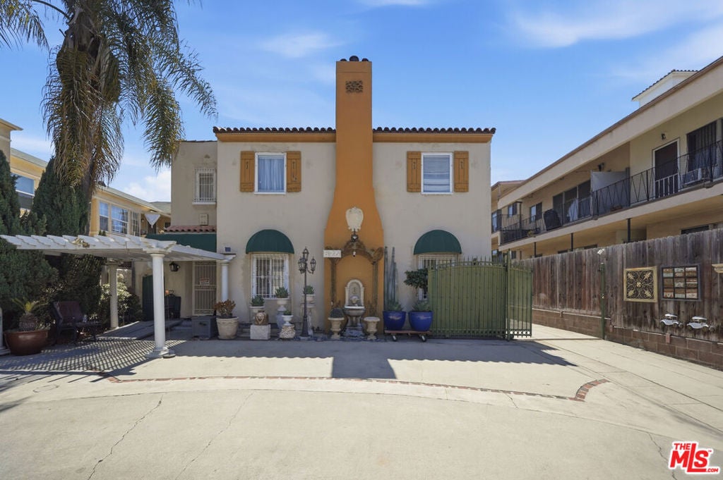826 Crenshaw Boulevard