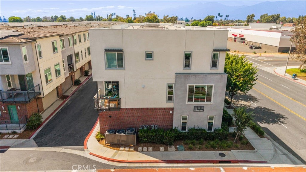 1530 W Cameron