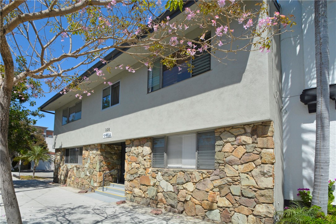 Welcome to 338 Elm Ave #2, a charming and sun-drenched 1-bedroom condo located in the heart of Long Beach’s vibrant Downtown neighborhood. This beautifully refreshed unit features newly refinished original hardwood floors and fresh paint throughout, offering a clean, modern aesthetic while preserving classic character. Large-format windows invite in abundant natural light, making the space feel bright and open all day long. The building has just received a brand-new roof, providing peace of mind for years to come. Inside, the layout is efficient and inviting—perfect for someone looking to move right in or customize over time. The kitchen and bathroom offer a solid foundation for upgrades to suit your personal style, while the overall condition makes it easy to enjoy from day one. Situated just blocks from the beach, Pine Avenue dining, coffee shops, and local markets, this condo delivers high on lifestyle opportunities. It's a fantastic opportunity for first-time buyers, investors, or those looking for a stylish, low-maintenance home base in a trending neighborhood. The growing buzz around Downtown Long Beach, combined with the affordability of this condo, makes it a smart and timely purchase. With strong natural light, great flow, and key improvements already made, this unit checks the boxes for comfort and future potential. Whether you're seeking your first home or a savvy investment, this is a gem that stands out in today’s market. Don’t miss the chance to make it yours.