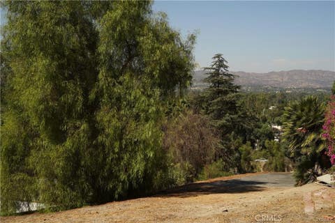 Photo of 22636 Avenue San Luis, Woodland Hills, CA 91364 (MLS # SR26151874)