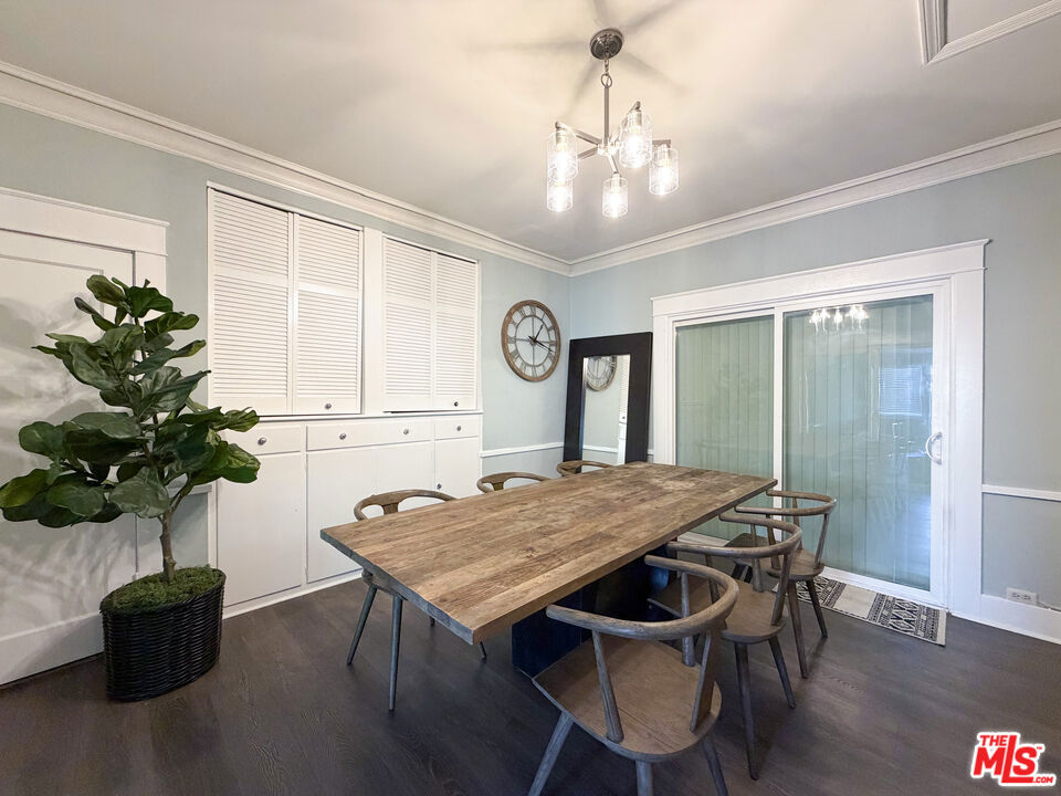 942 S Bronson Avenue