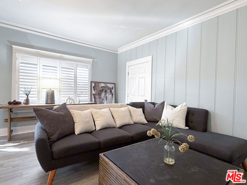 942 S Bronson Avenue