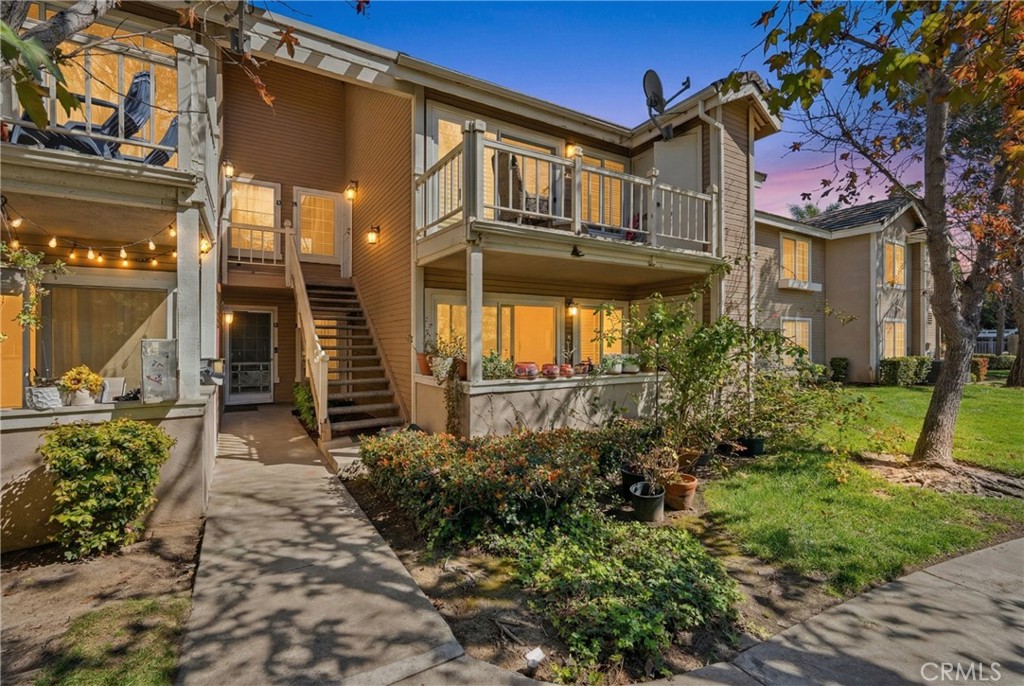 3860 Amberly F