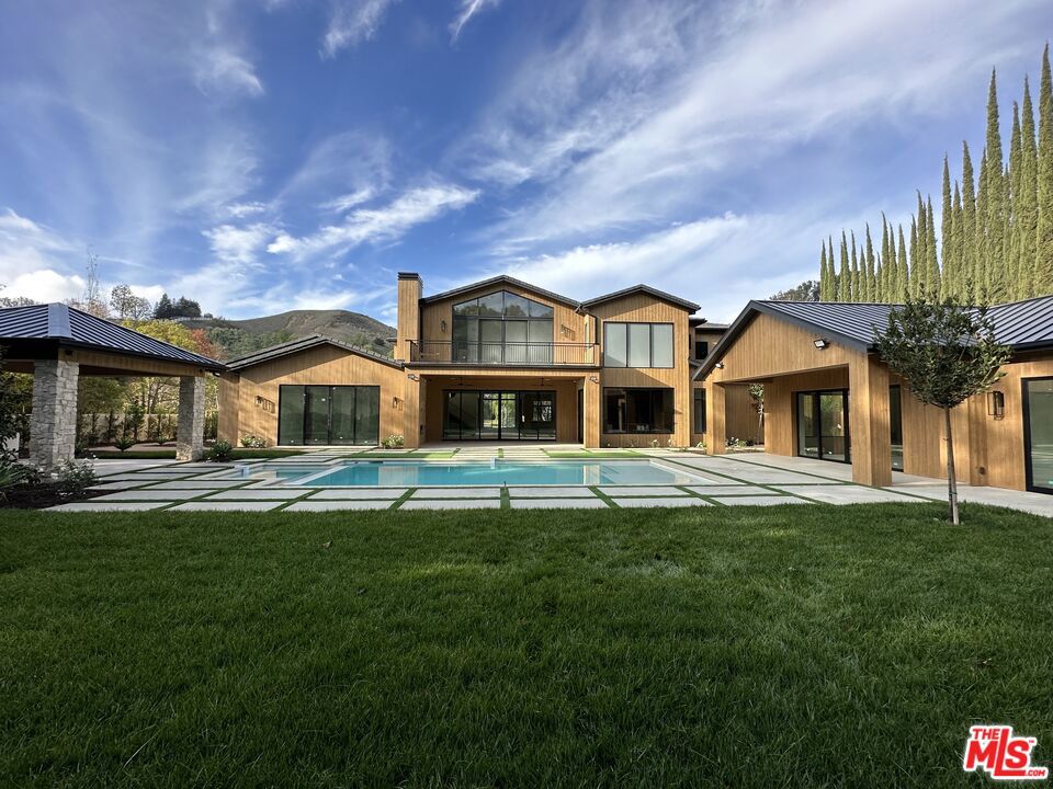 This property closed before listing on MLS and is listed here as sold to be used for comp purpose only.