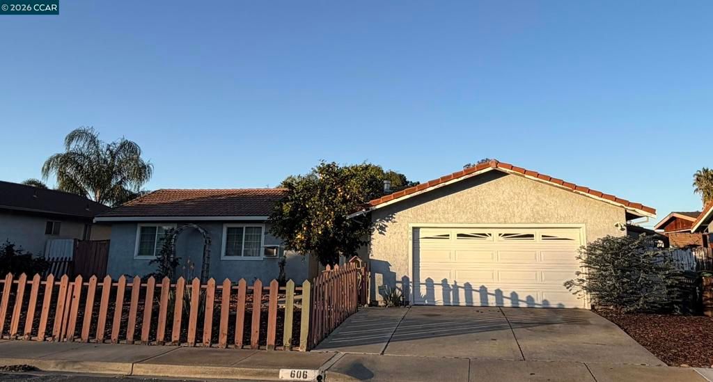 Photo of 606 606 W 20Th St St, Antioch, CA 94509 (MLS # 41121628)
