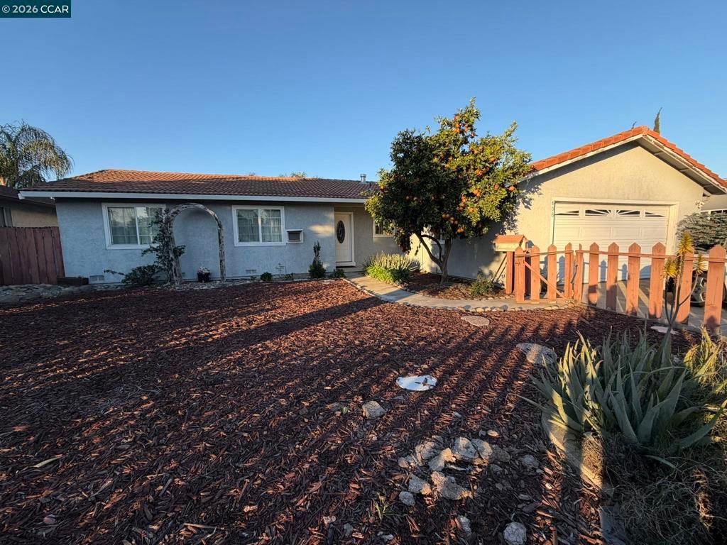 Photo of 606 606 W 20Th St St, Antioch, CA 94509 (MLS # 41121628)