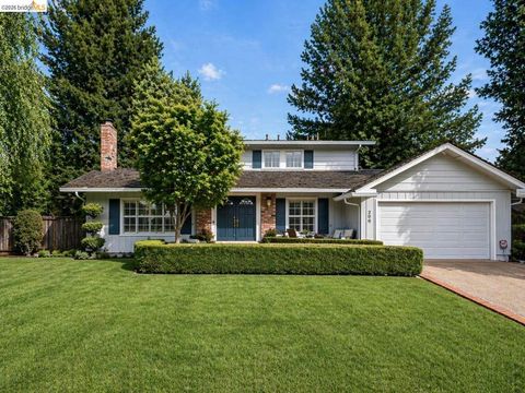 Photo of 206 Sheila Ct Ct, Moraga, CA 94556 (MLS # 41132109)