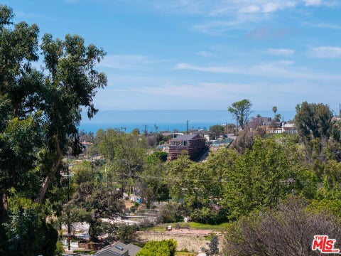 Photo of 1025 Las Pulgas Road, Pacific Palisades, CA 90272 (MLS # 26985279)