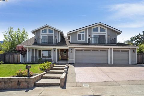 Photo of 367 Mt Washington Way Way, Clayton, CA 94517 (MLS # 41109257)