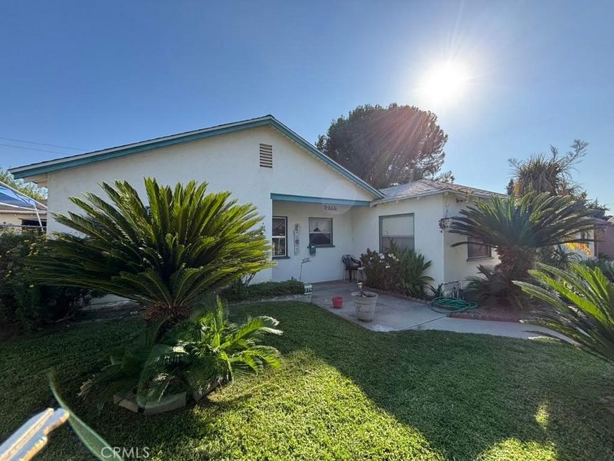 3 bedroom 1 bath in good condition priced to sell.

Nice quite neighborhood with view of the mountains. First time buyers dream also great as an investment.

buyer to do their due diligence on investigating all info of the property. Trust sale, seller has never lived at the property.