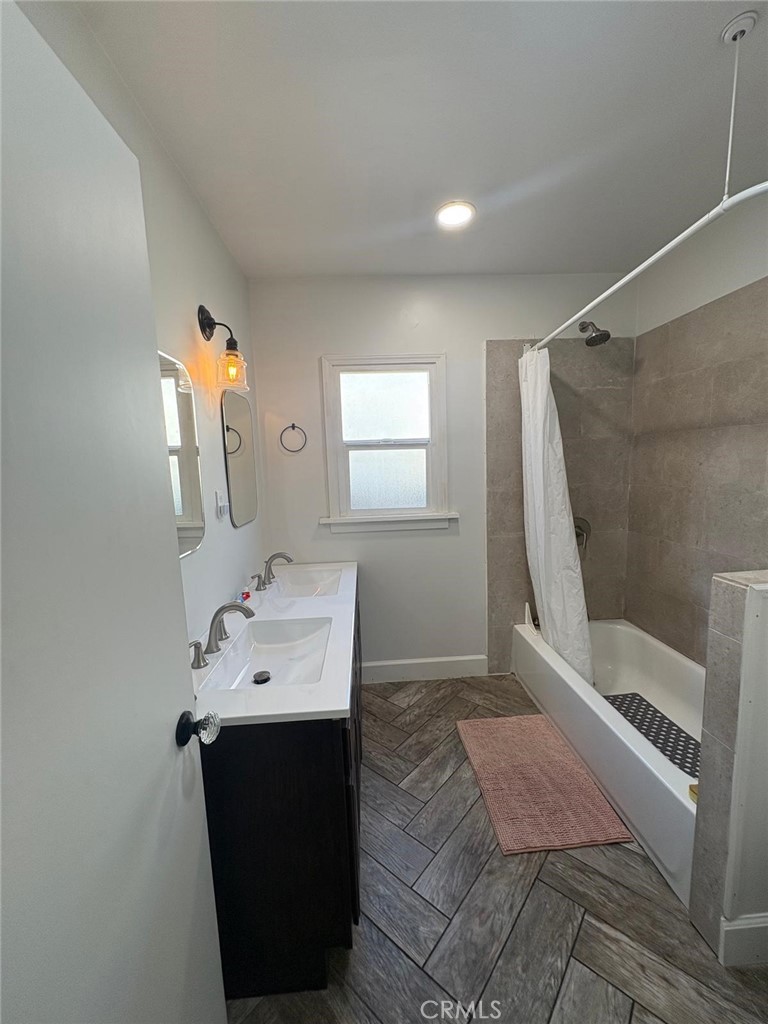 2207 S Cochran