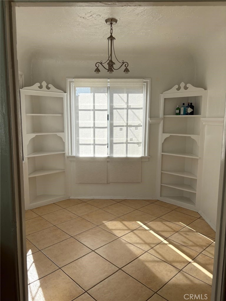 2207 S Cochran