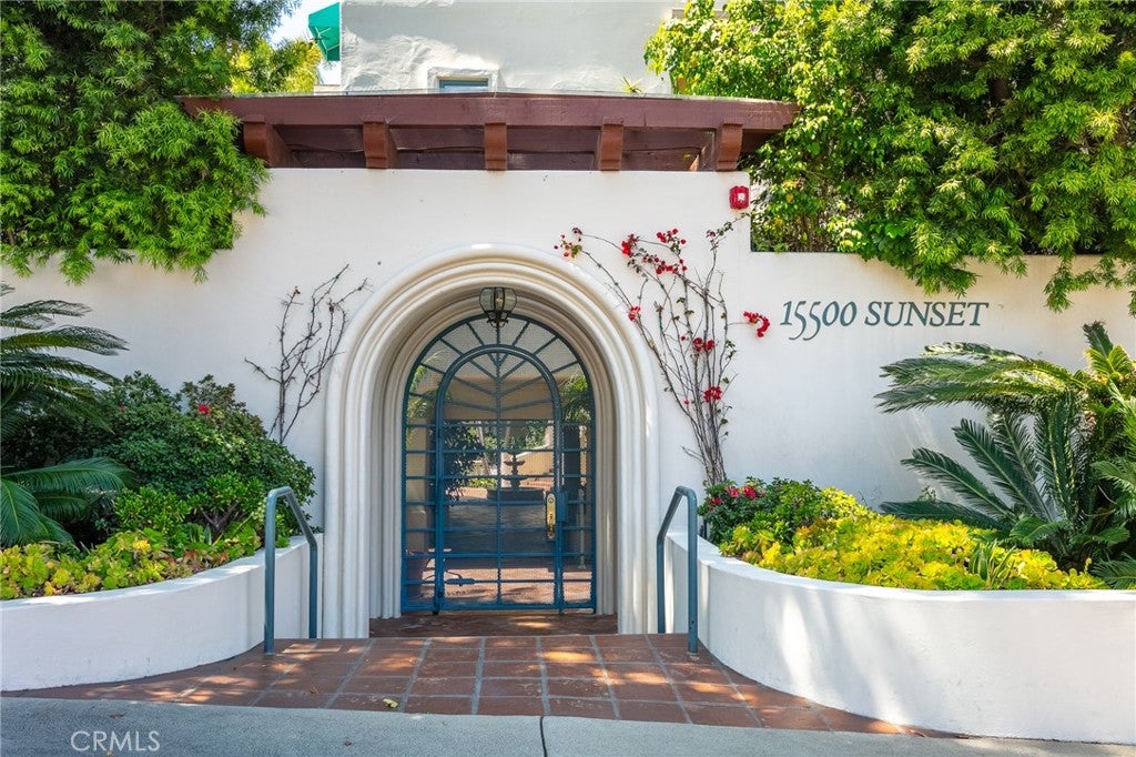 15500 W Sunset BLVD