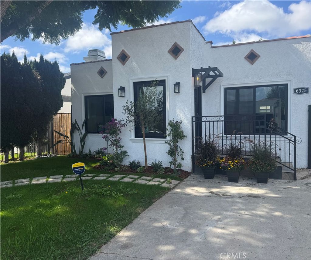 Photo of 6325 Long St, Los Angeles, CA 90043 (MLS # SB25226268)