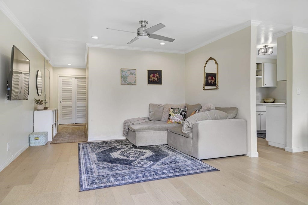 407 Orange St 410