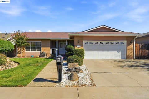 Photo of 1732 Rose Ave AVE, Ceres, CA 95307 (MLS # 41151939)