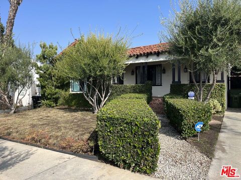 Photo of 622 N Formosa Avenue, Los Angeles, CA 90036 (MLS # 25613171)