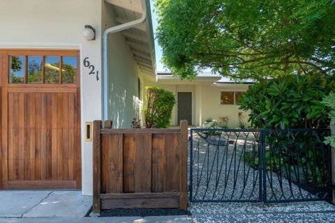 Photo of 621 Wellsbury Way, Palo Alto, CA 94306 (MLS # ML82048379)