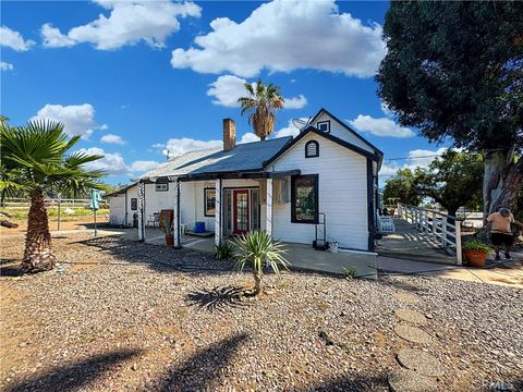 Photo of 33040 Maiden LN, Lake Elsinore, CA 92530 (MLS # IG26114915)