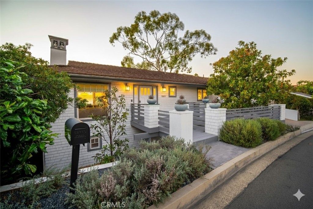Photo of 2855 Zell Drive, Laguna Beach, CA 92651 (MLS # LG25257189)
