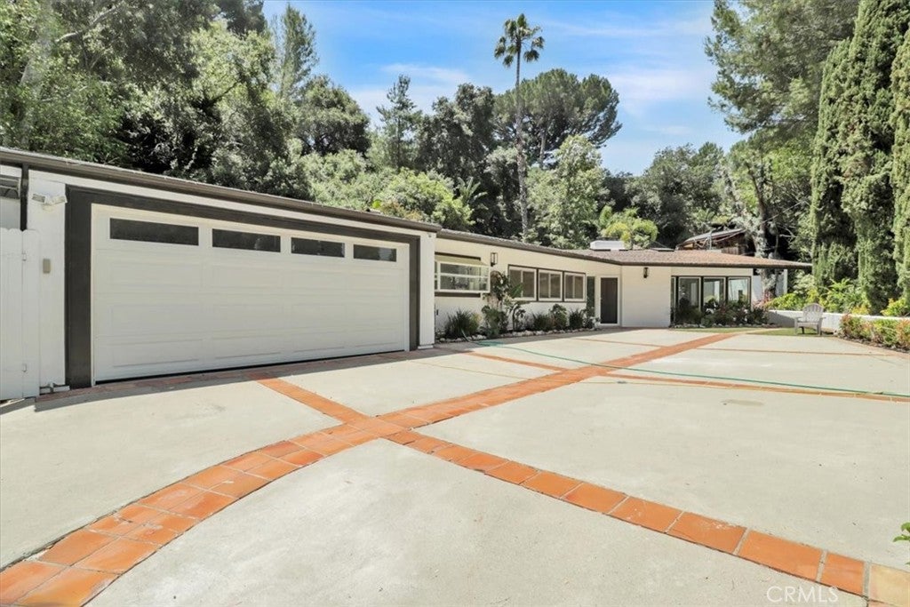 Photo of 9466 Hidden Valley Place, Beverly Hills, CA 90210 (MLS # SB26221102)