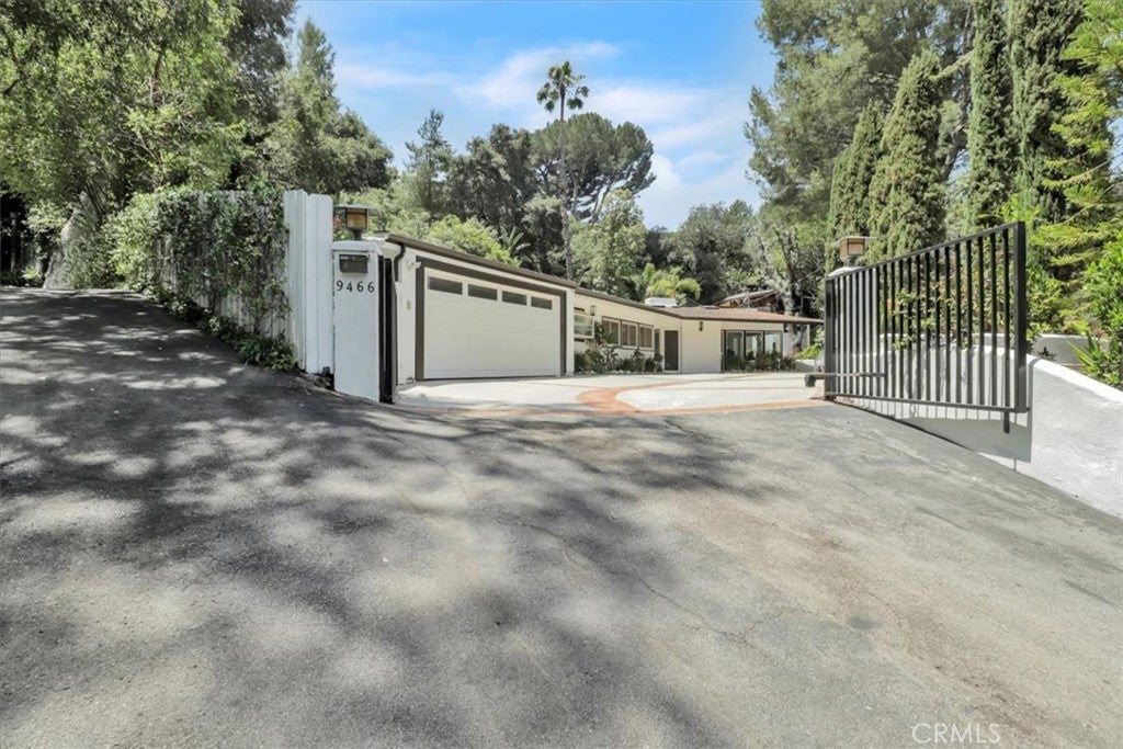 Photo of 9466 Hidden Valley Place, Beverly Hills, CA 90210 (MLS # SB26221102)