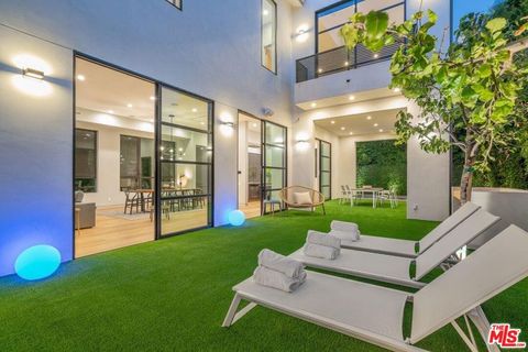 Photo of 346 N KINGS Road, Los Angeles, CA 90048 (MLS # 25523287)