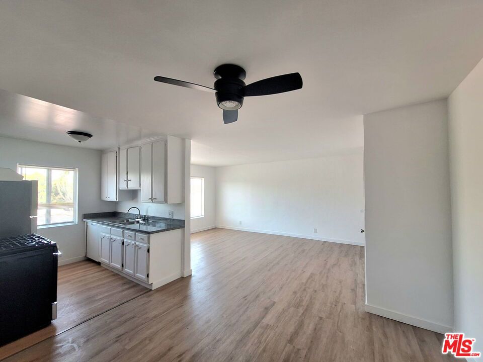 Living in the heart of Los Angeles has never been easier with this gorgeous 1-bedroom, 1-bathroom residence nestled in the vibrant district of Mid City, CA. Boasting a spacious 1,100 square feet of living space, this pet-friendly property offers a taste of urban luxury right in the middle of the city's bustling scene. Key Property Features: The unit is complete with an open-concept layout, high ceilings, and large windows that beam natural light throughout the hardwood floored space. Recessed lighting gives the unit an inviting glow while a spacious seating area provides ample room for entertaining. A bonus feature is your very own private outdoors space: a balcony or patio, perfect for morning coffees or evening wind-downs. Utilities and Amenities: Skip the parking hassle with your dedicated parking spot. Benefit from air conditioning and ceiling fans for cool comfort during LA's warm afternoons. Additionally, laundry is conveniently available within the building. The rent also includes water and trash services. The property's location is advantageous with numerous restaurants, a department store, and several top-rated schools including the Los Angeles High School and the Girls Academic Leadership Academy, all just minutes away. With all these at your fingertips, it certainly is the place to be! So, don't wait! Join our urban oasis in Mid City, Los Angeles, the perfect place to call home.