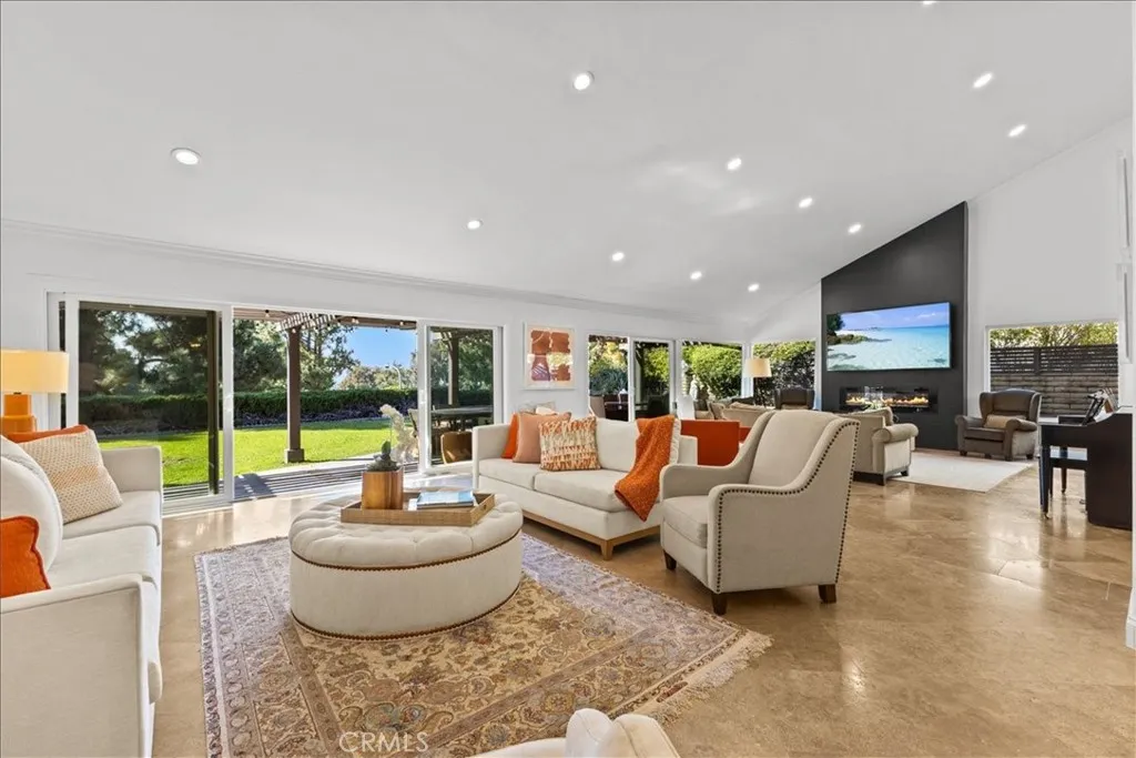 Irvine, California 92603, United States, 3 Bedrooms Bedrooms, ,3 BathroomsBathrooms,Residential,Active,250815