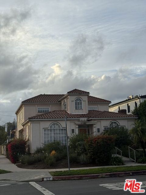 Photo of 103 N Formosa Avenue, Los Angeles, CA 90036 (MLS # 25611779)