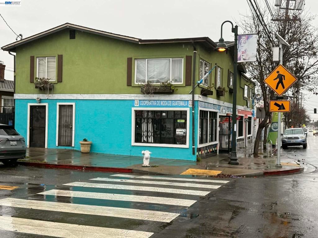 3700 Foothill Blvd