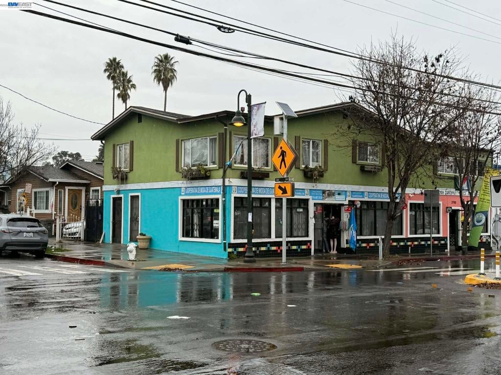 3700 Foothill Blvd