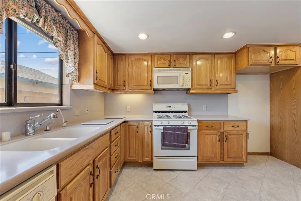 Buena Park, California 90620, United States, 4 Bedrooms Bedrooms, ,2 BathroomsBathrooms,Residential,Active,167118